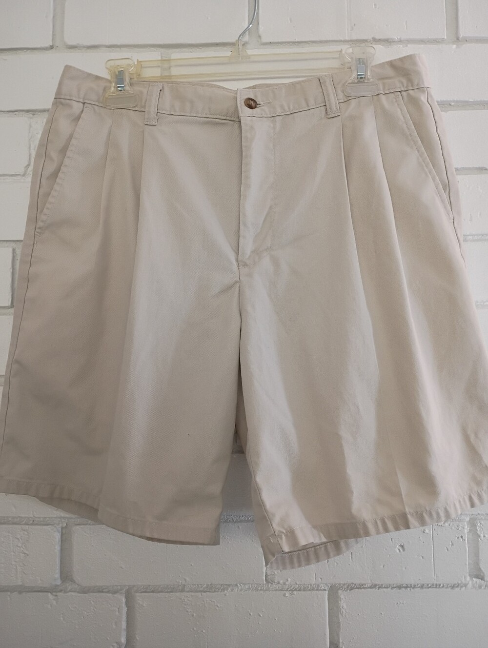 Bill Blass Men's Pleated Shorts - Beige Size 34